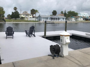 Waterfront Hernando beach house on deep water canal w/dock, fishing, kayak